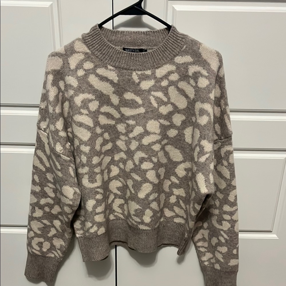 Nasty Gal Collection Gray and Cream Patterned Sweater